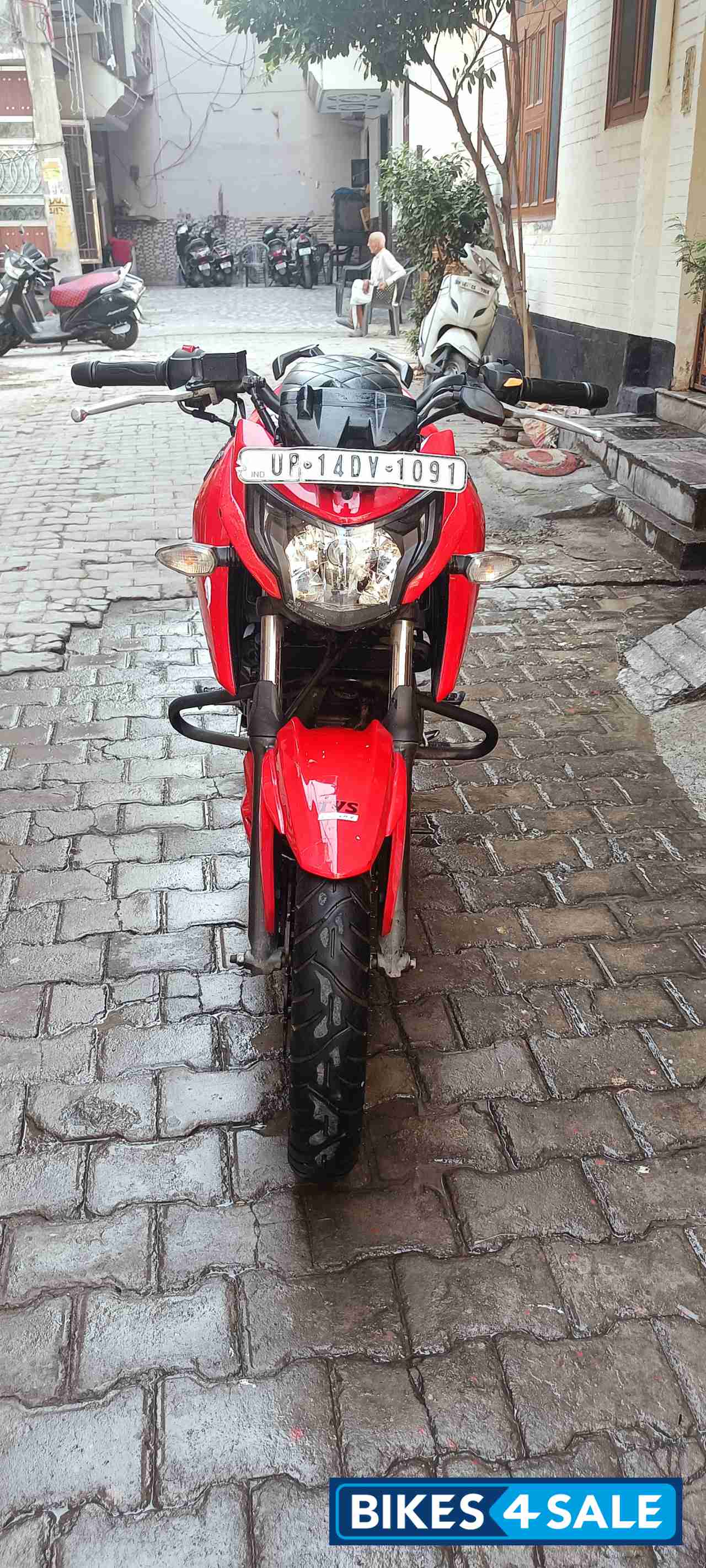 Red TVS Apache RTR 160 4V