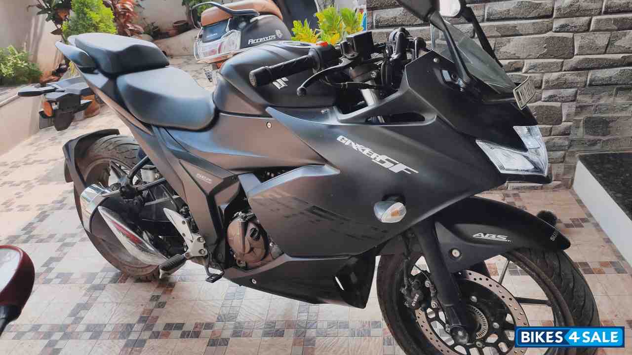 Matt Black Suzuki Gixxer SF 250