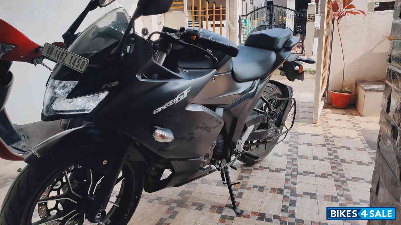 Matt Black Suzuki Gixxer SF 250