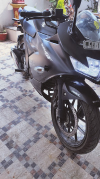 Matt Black Suzuki Gixxer SF 250