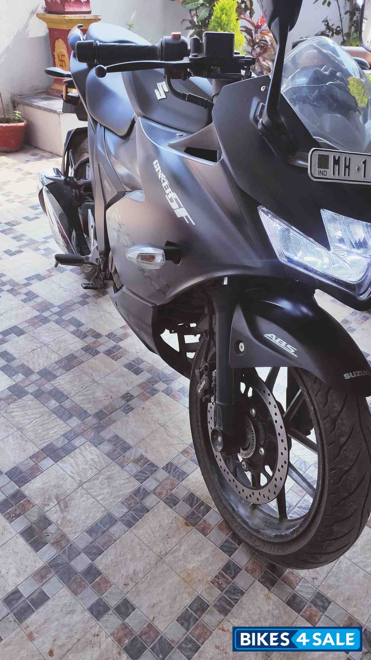Matt Black Suzuki Gixxer SF 250