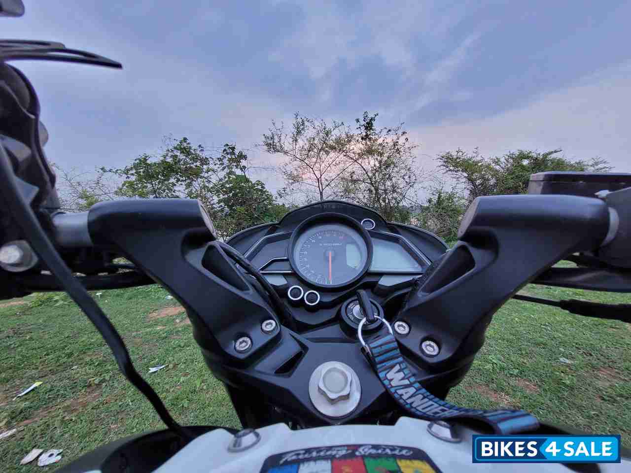 Pearl White Bajaj Pulsar 200 NS