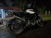 Pearl White Bajaj Pulsar 200 NS