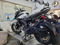Pearl White Bajaj Pulsar 200 NS