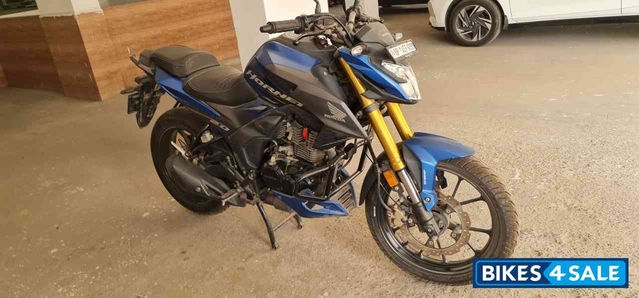 Blue Honda Hornet 2.0