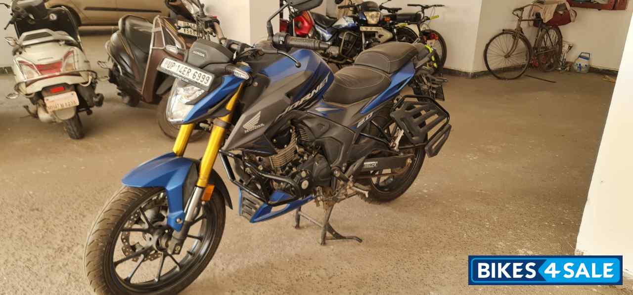 Blue Honda Hornet 2.0