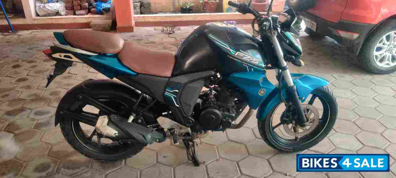 Blue -black Yamaha FZ FI V2