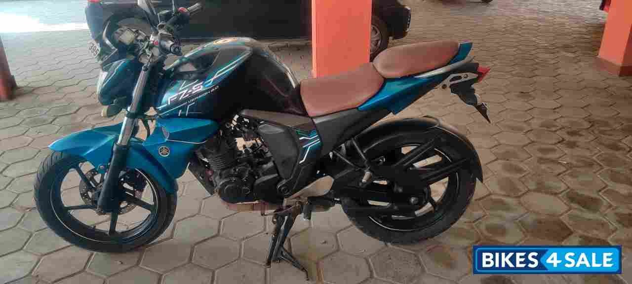 Blue -black Yamaha FZ FI V2