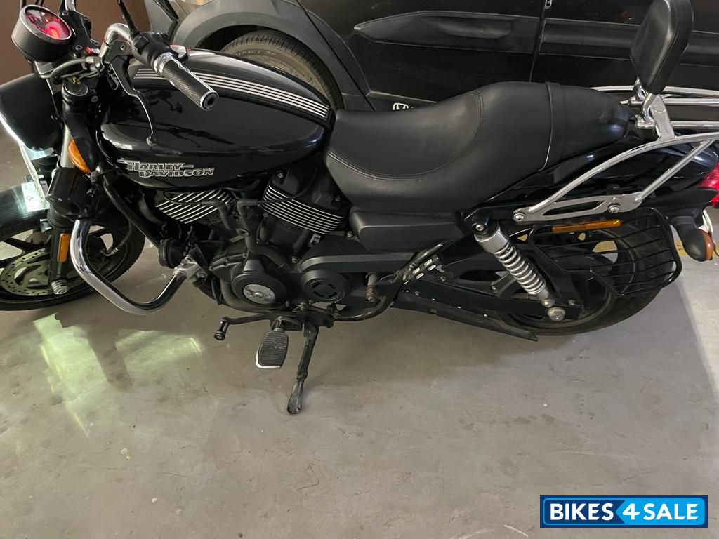 Vivid Black Harley Davidson Street 750