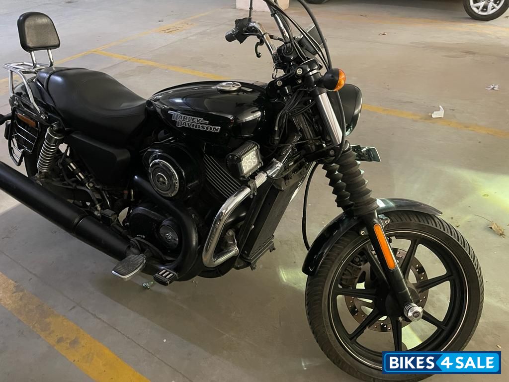Vivid Black Harley Davidson Street 750