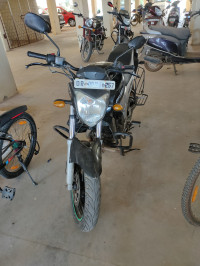 Glossy Black Yamaha FZ16