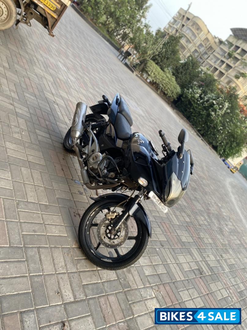 Black Bajaj Pulsar 220 DTSFi