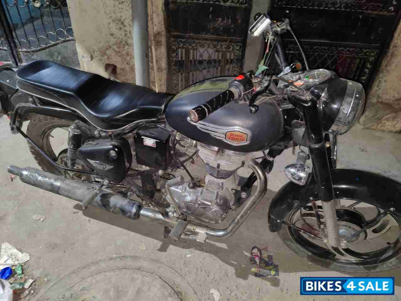 Black Royal Enfield Bullet Standard 350