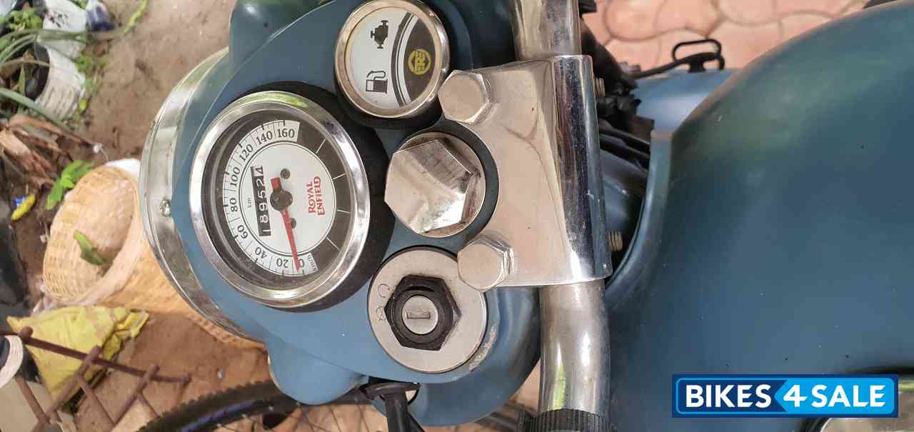 Squardon Blue Royal Enfield Classic Squadron Blue