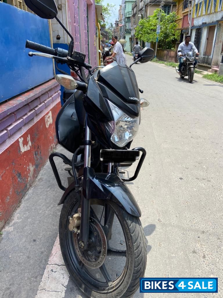 Black Honda Unicorn Dazzler