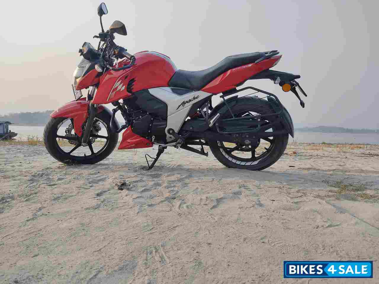Red TVS Apache RTR 160 4V