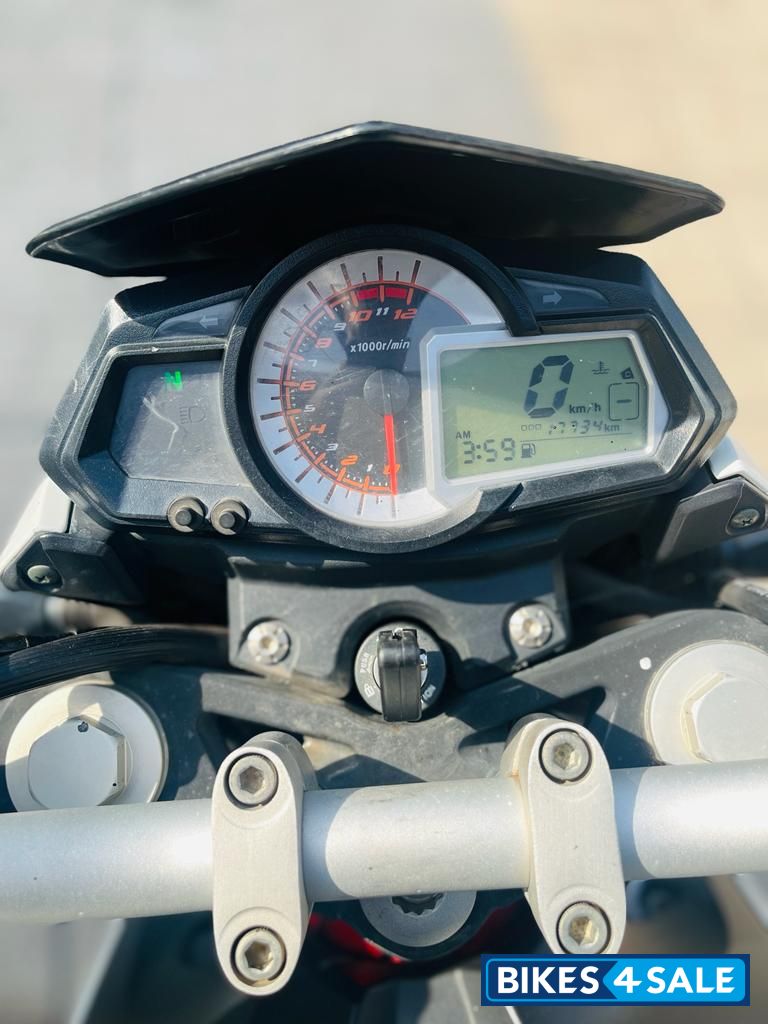 White Benelli TNT 25