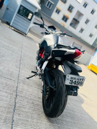 White Benelli TNT 25