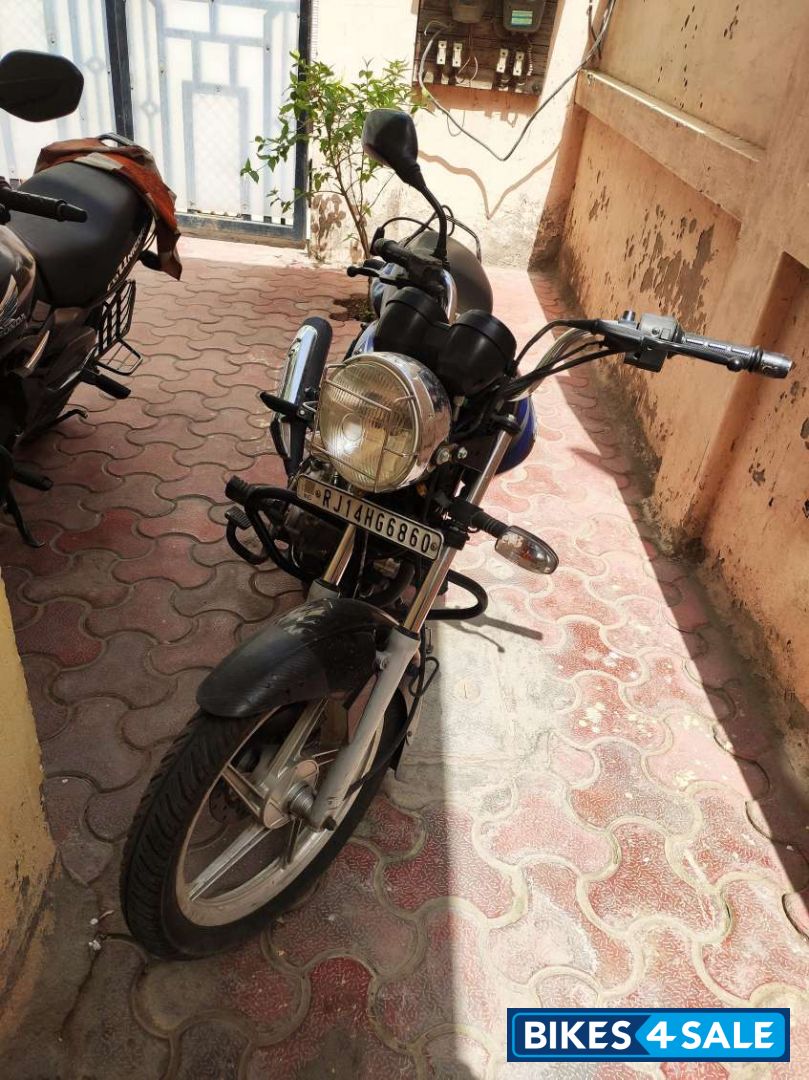 Blue-black Bajaj Discover DTSi 125