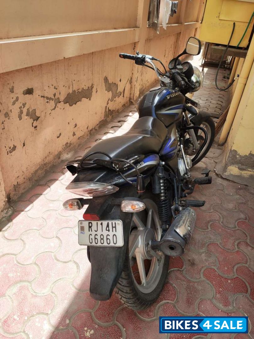 Blue-black Bajaj Discover DTSi 125