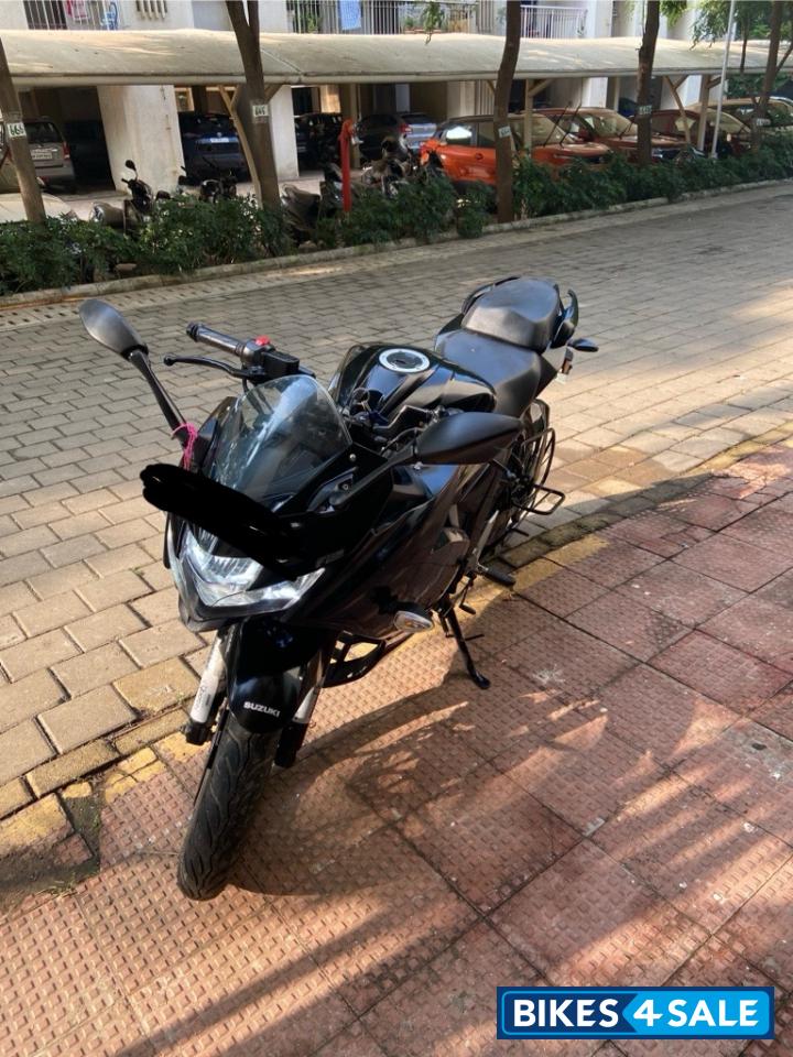 Black Suzuki Gixxer SF Fi