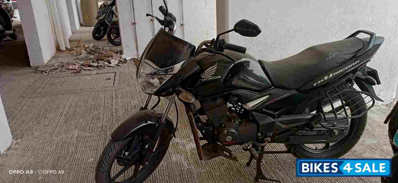 Black Honda CB Unicorn