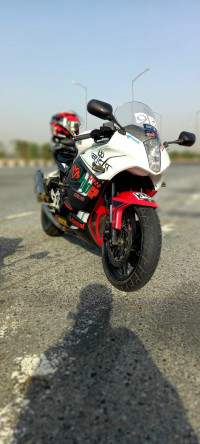White Hyosung GT650R