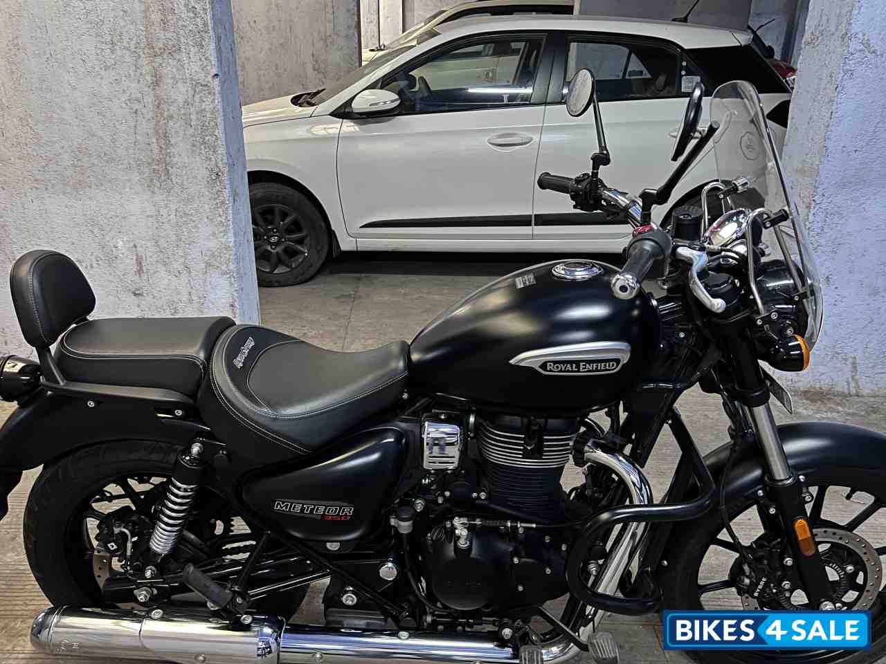 Matte Black Royal Enfield Meteor 350 Stellar