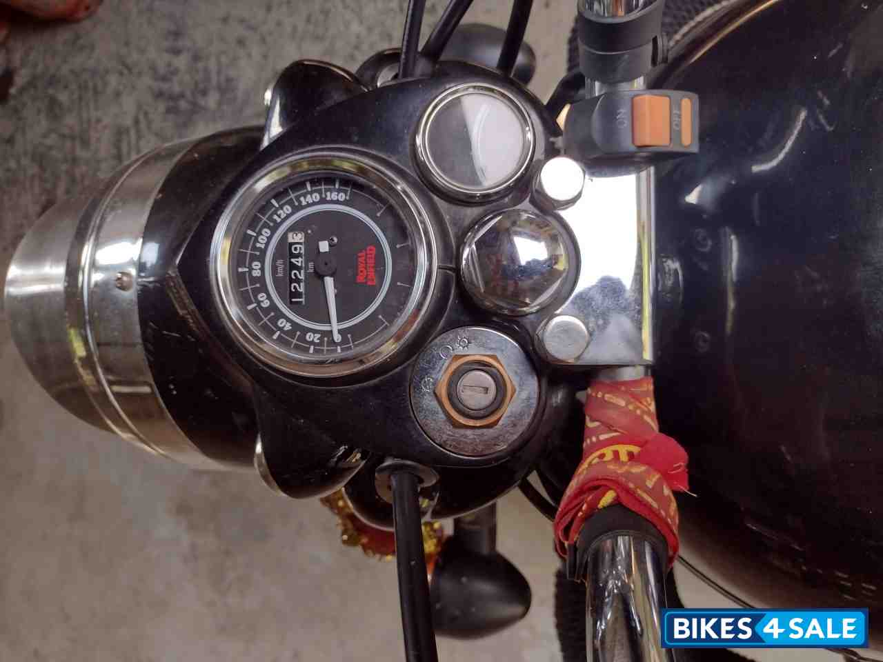 Jet Black Royal Enfield Bullet 350 ES BS6