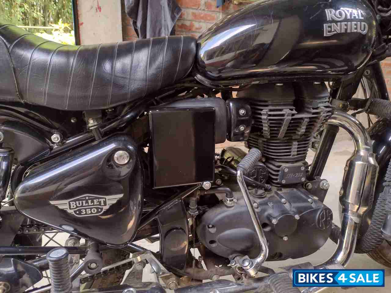Jet Black Royal Enfield Bullet 350 ES BS6