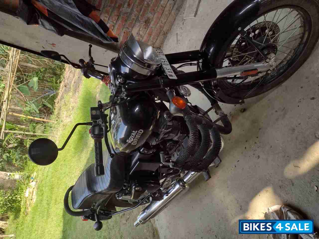 Jet Black Royal Enfield Bullet 350 ES BS6