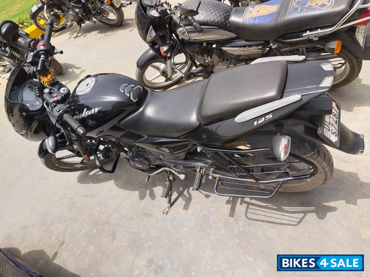 Black Bajaj Pulsar 125 Split Seat