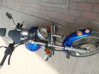 Blue Bajaj Avenger 220 DTS-i
