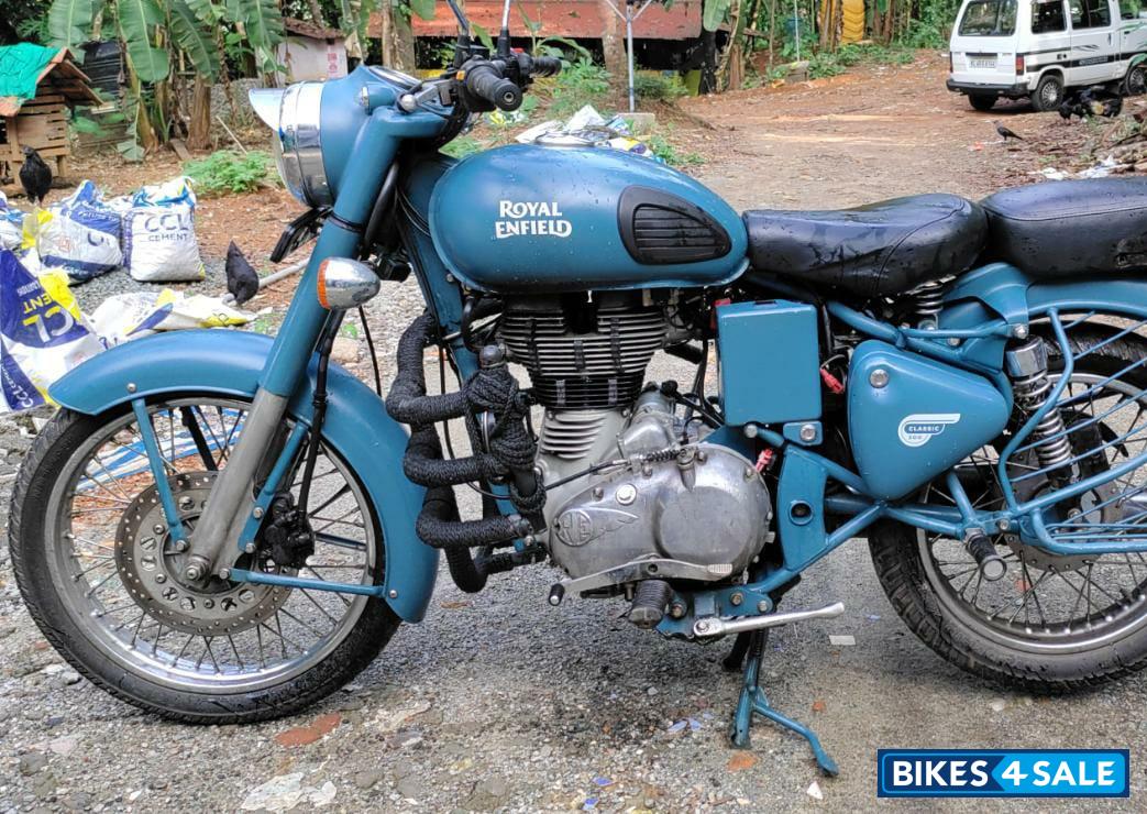 Royal Enfield Classic Squadron Blue