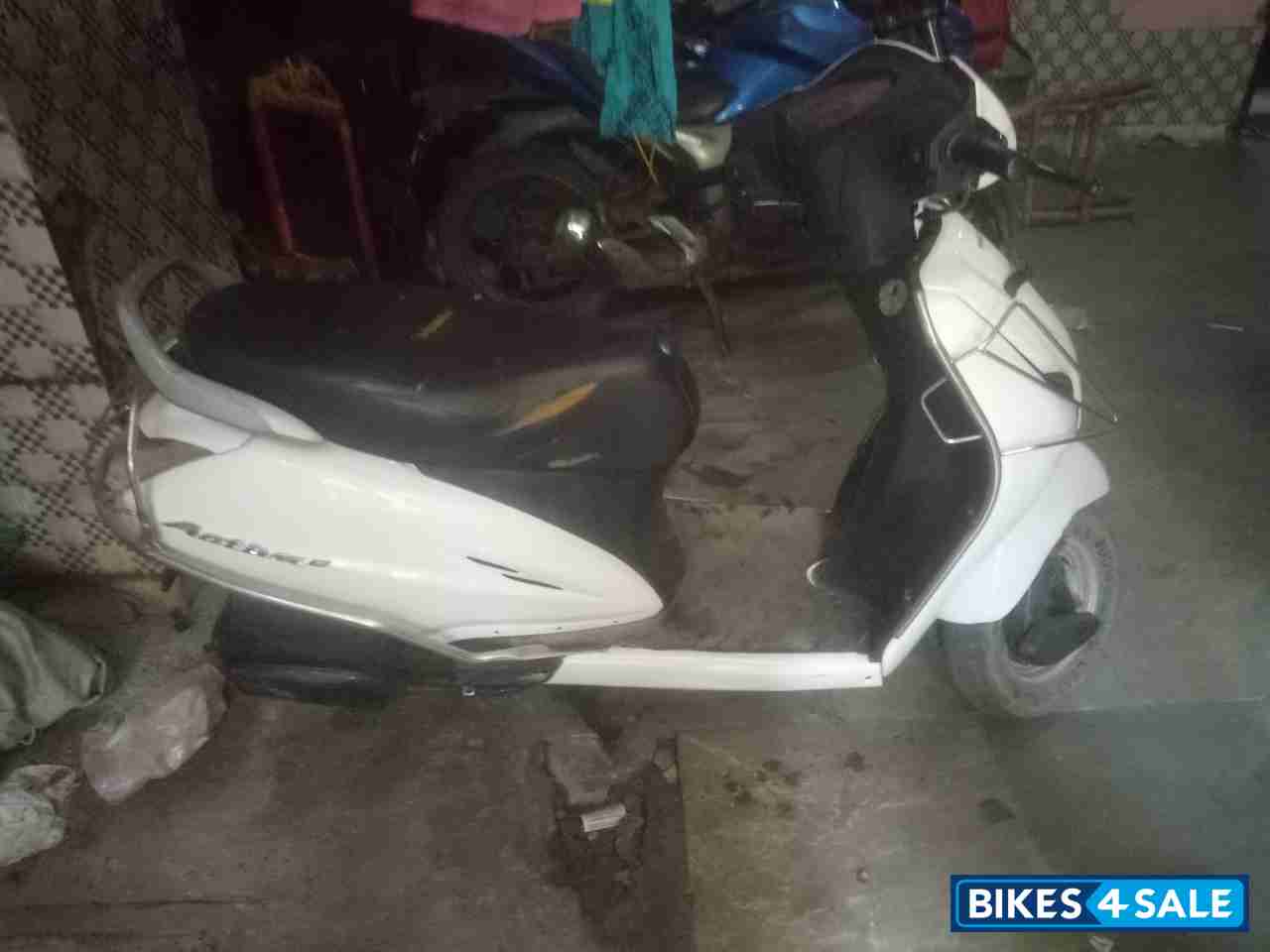 White Honda Activa 3G