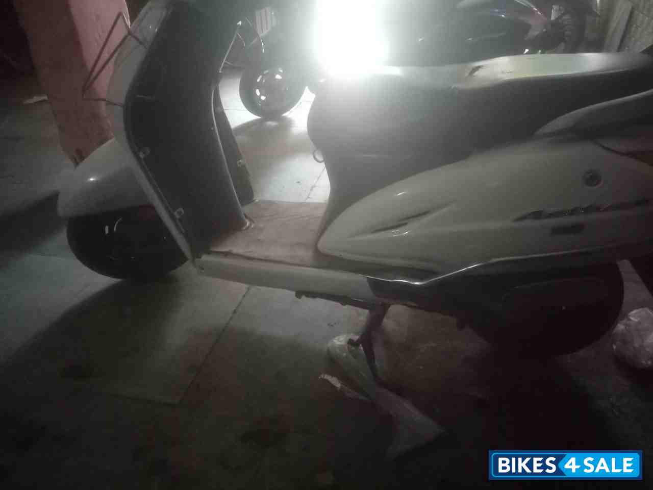 White Honda Activa 3G