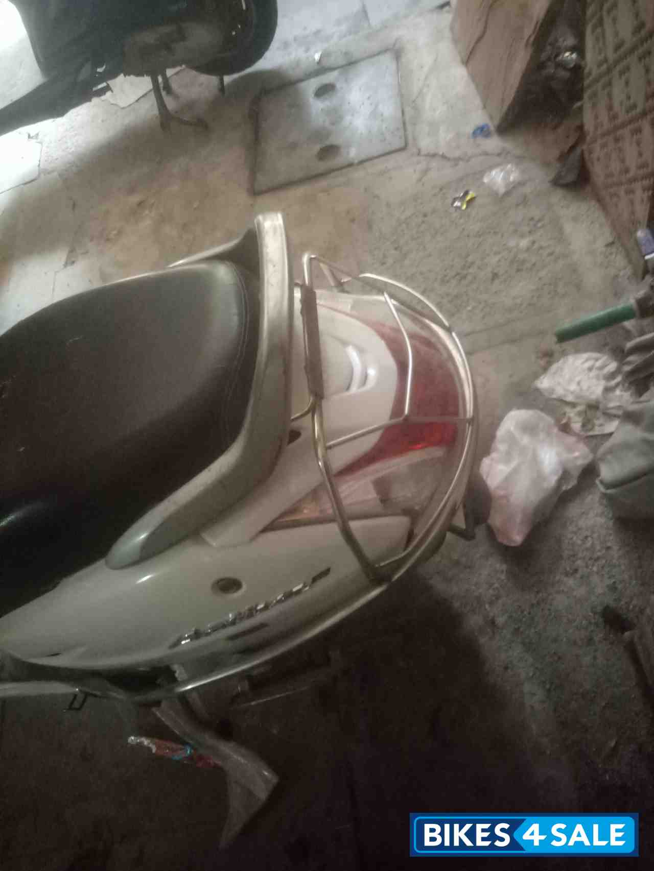 White Honda Activa 3G