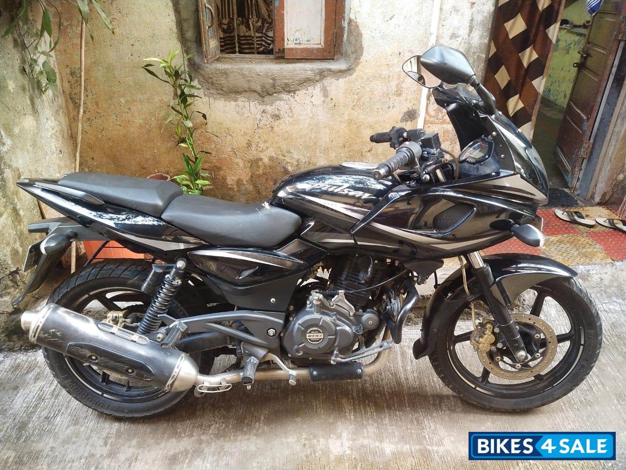 Bajaj Pulsar 220F