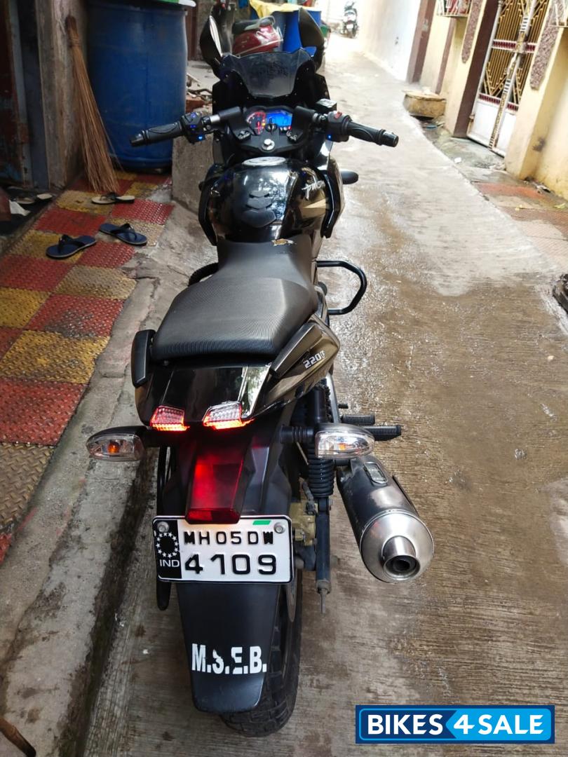 Bajaj Pulsar 220F