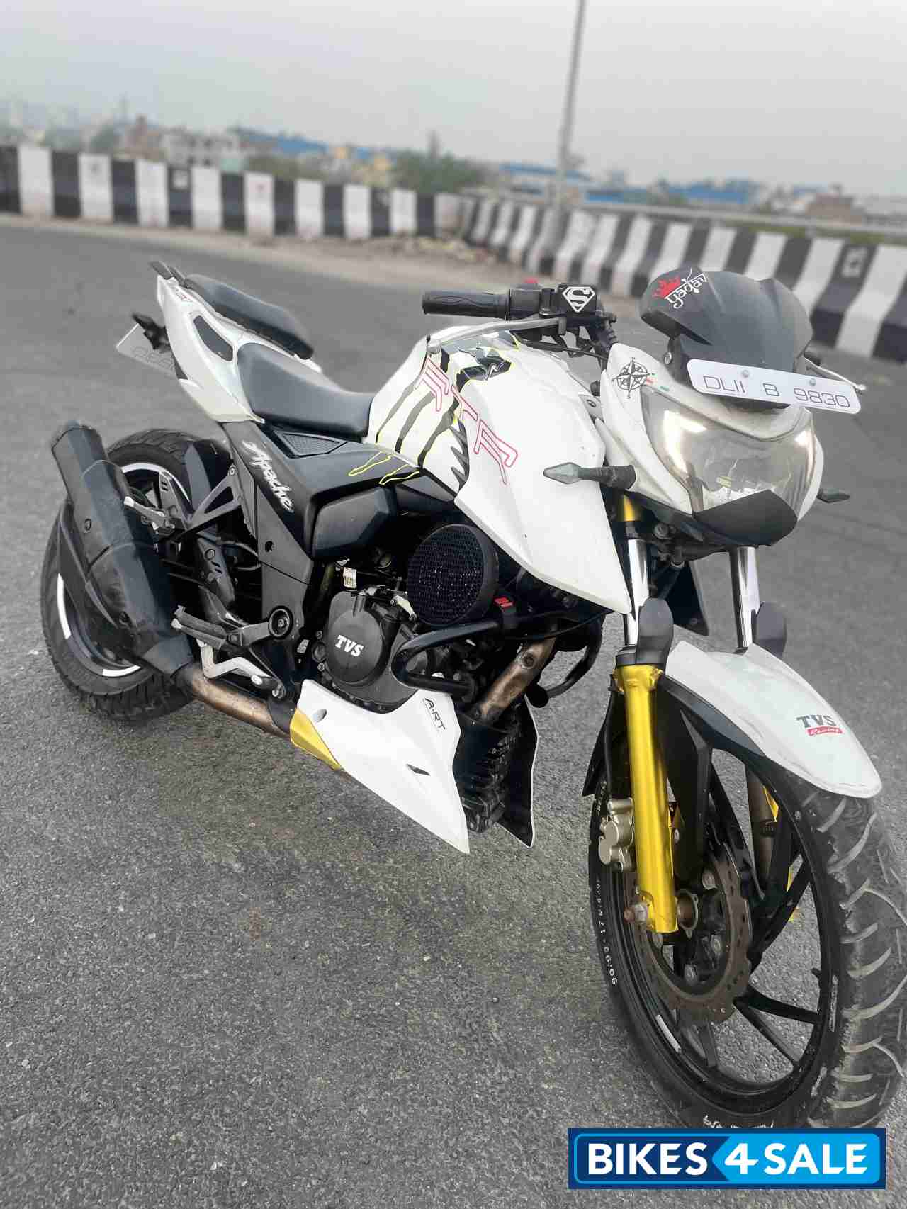 TVS Apache RTR 200 4V Race Edition 2.0