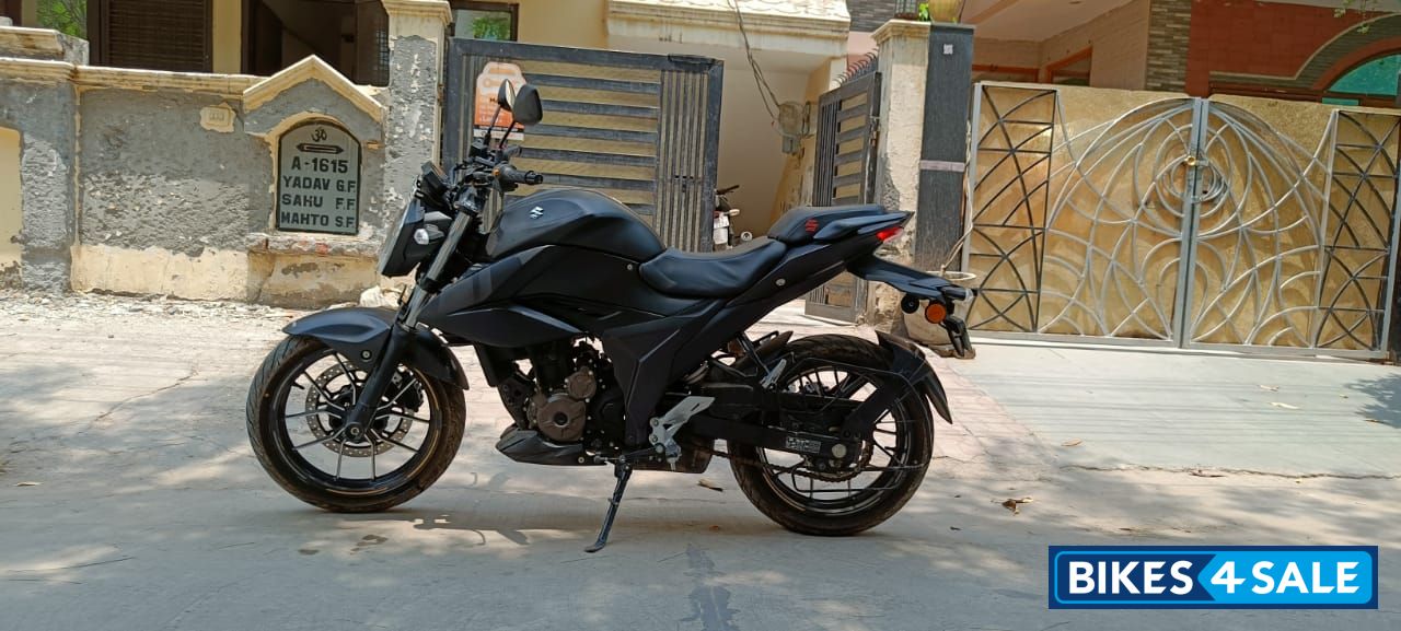 Matt Black Suzuki Gixxer 250 BS6
