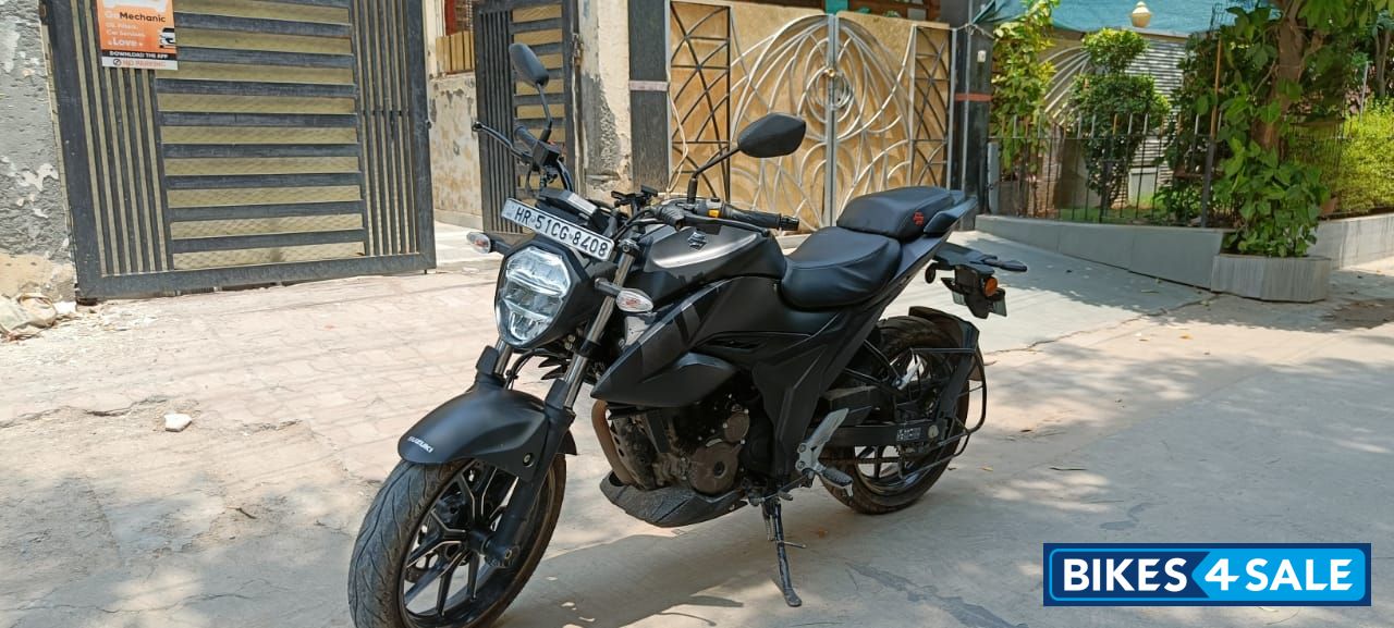 Matt Black Suzuki Gixxer 250 BS6