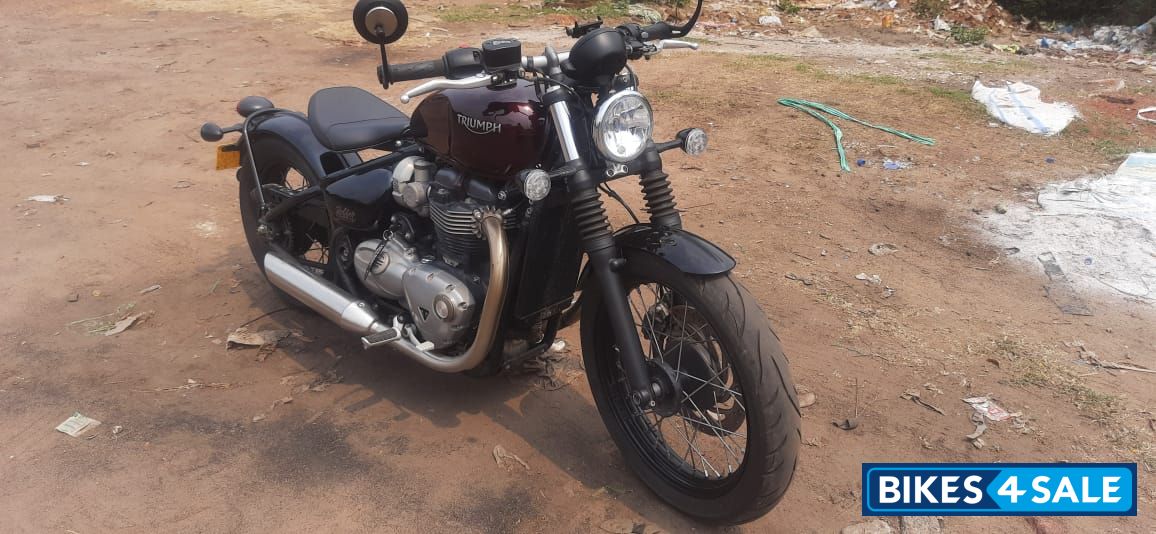 Morello Red Triumph Bonneville Bobber