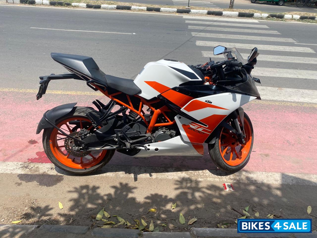 White Orange KTM RC 200