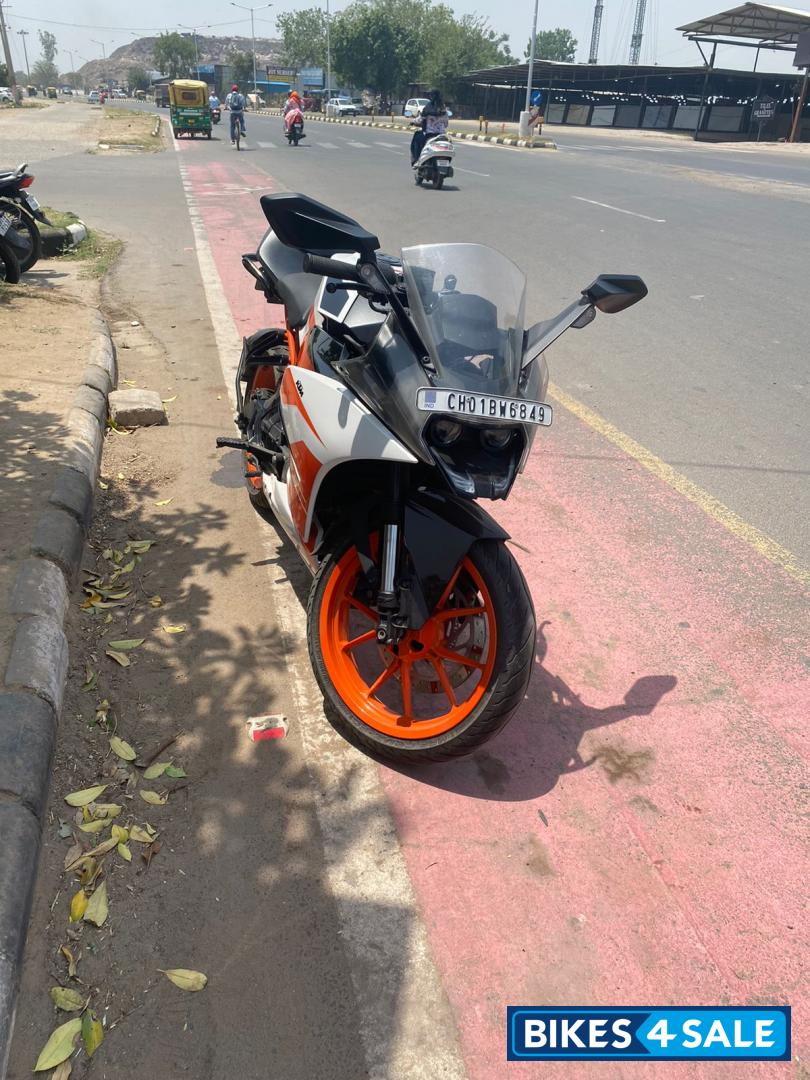 White Orange KTM RC 200