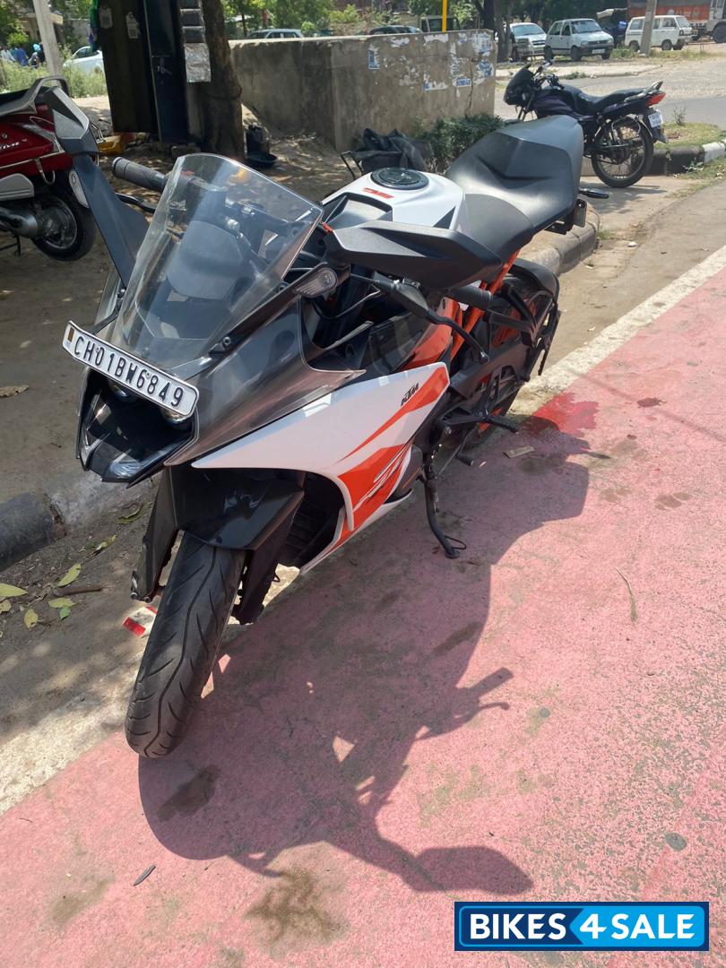 White Orange KTM RC 200