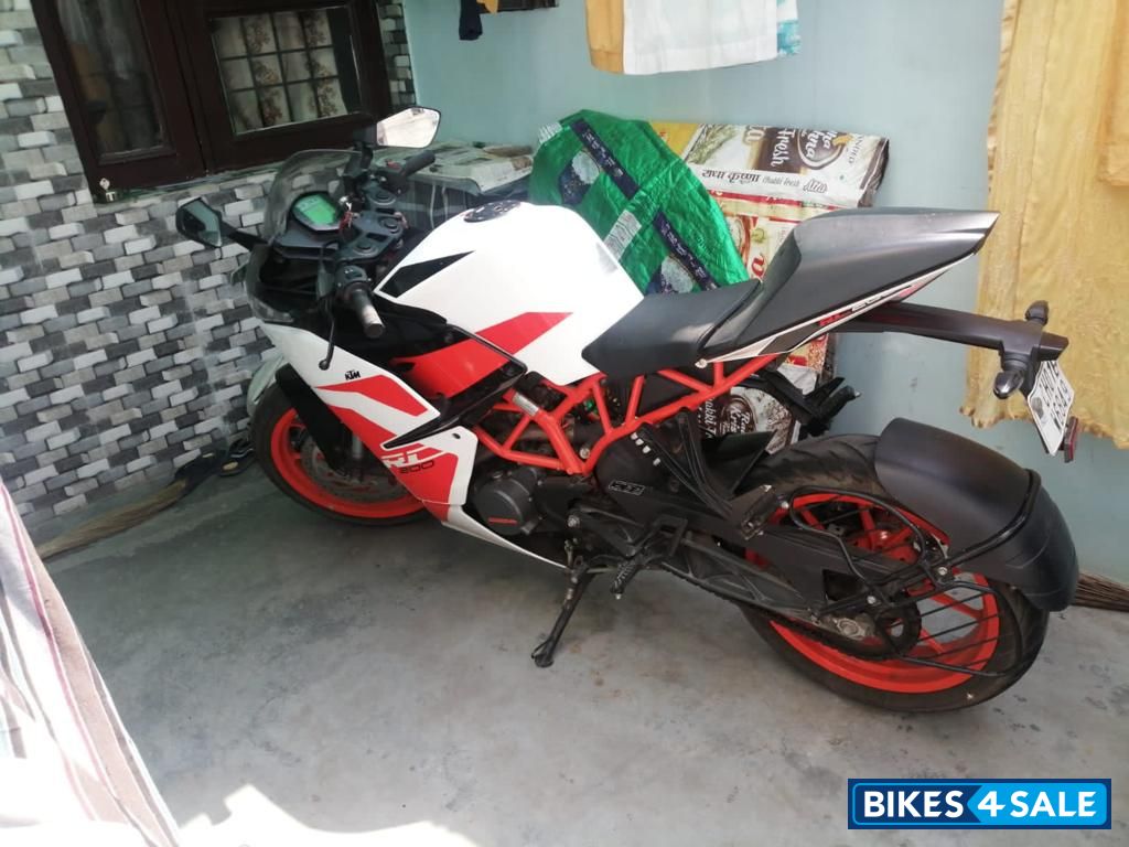 White Orange KTM RC 200