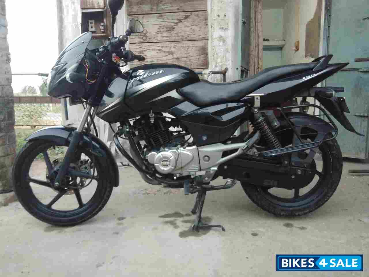 Ebony Black Bajaj Pulsar 150 DTSi
