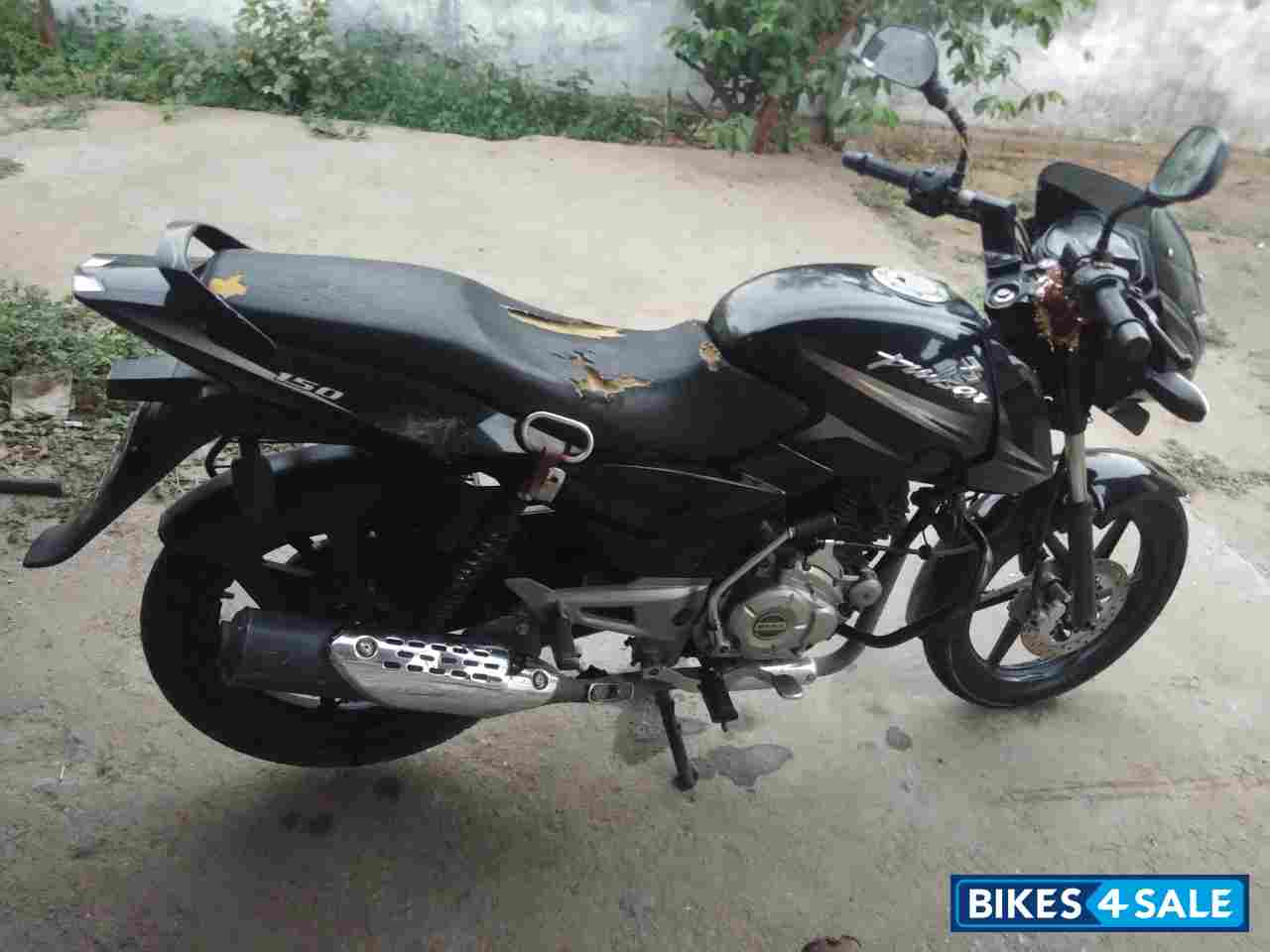 Ebony Black Bajaj Pulsar 150 DTSi