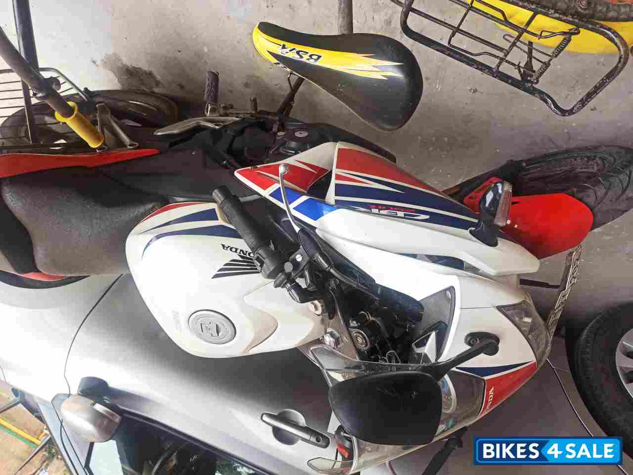 Tricolour Honda CBR 250R ABS